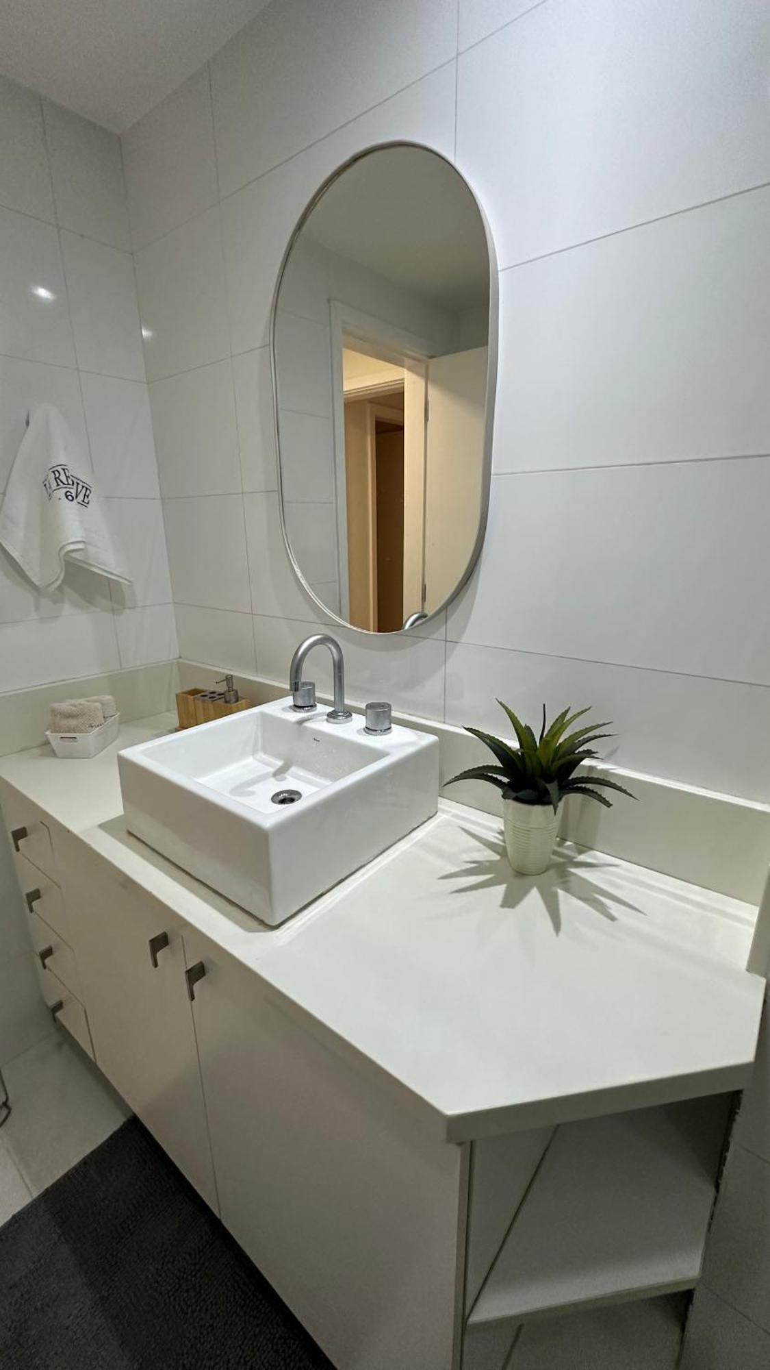 Lindo Apto No Melhor Lugar Da Barra Da Tijuca! Com Uma Vista De Tirar O Folego, Frente Para O Mar! Totalmente Equipado E Decorado Ao Lado Dos Melhores Hoteis E Quiosques Da Barra! Portaria 24H, Piscina, Sauna, Jacuzzi, Academia, Garagem, Wi-Fi, Lavan Rio de Janeiro Bagian luar foto