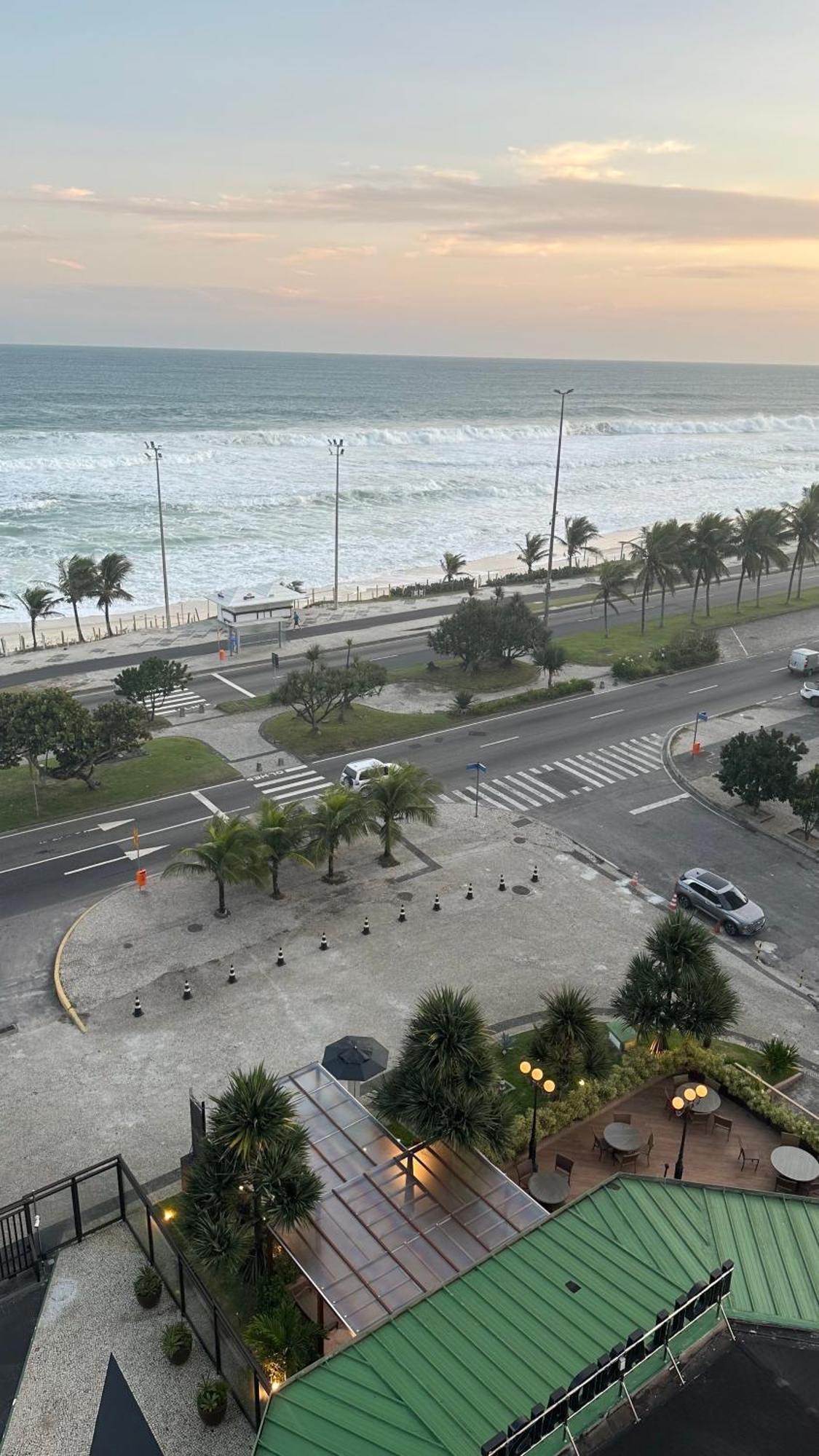 Lindo Apto No Melhor Lugar Da Barra Da Tijuca! Com Uma Vista De Tirar O Folego, Frente Para O Mar! Totalmente Equipado E Decorado Ao Lado Dos Melhores Hoteis E Quiosques Da Barra! Portaria 24H, Piscina, Sauna, Jacuzzi, Academia, Garagem, Wi-Fi, Lavan Rio de Janeiro Bagian luar foto