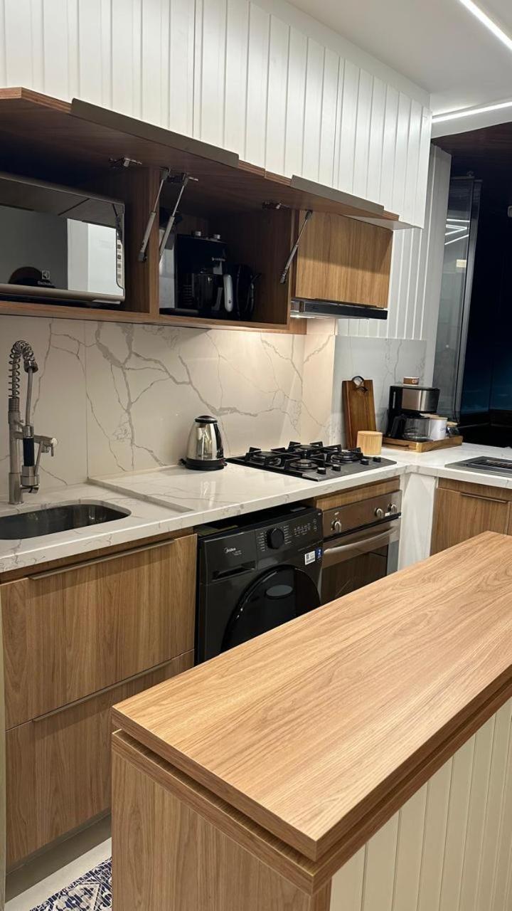 Lindo Apto No Melhor Lugar Da Barra Da Tijuca! Com Uma Vista De Tirar O Folego, Frente Para O Mar! Totalmente Equipado E Decorado Ao Lado Dos Melhores Hoteis E Quiosques Da Barra! Portaria 24H, Piscina, Sauna, Jacuzzi, Academia, Garagem, Wi-Fi, Lavan Rio de Janeiro Bagian luar foto