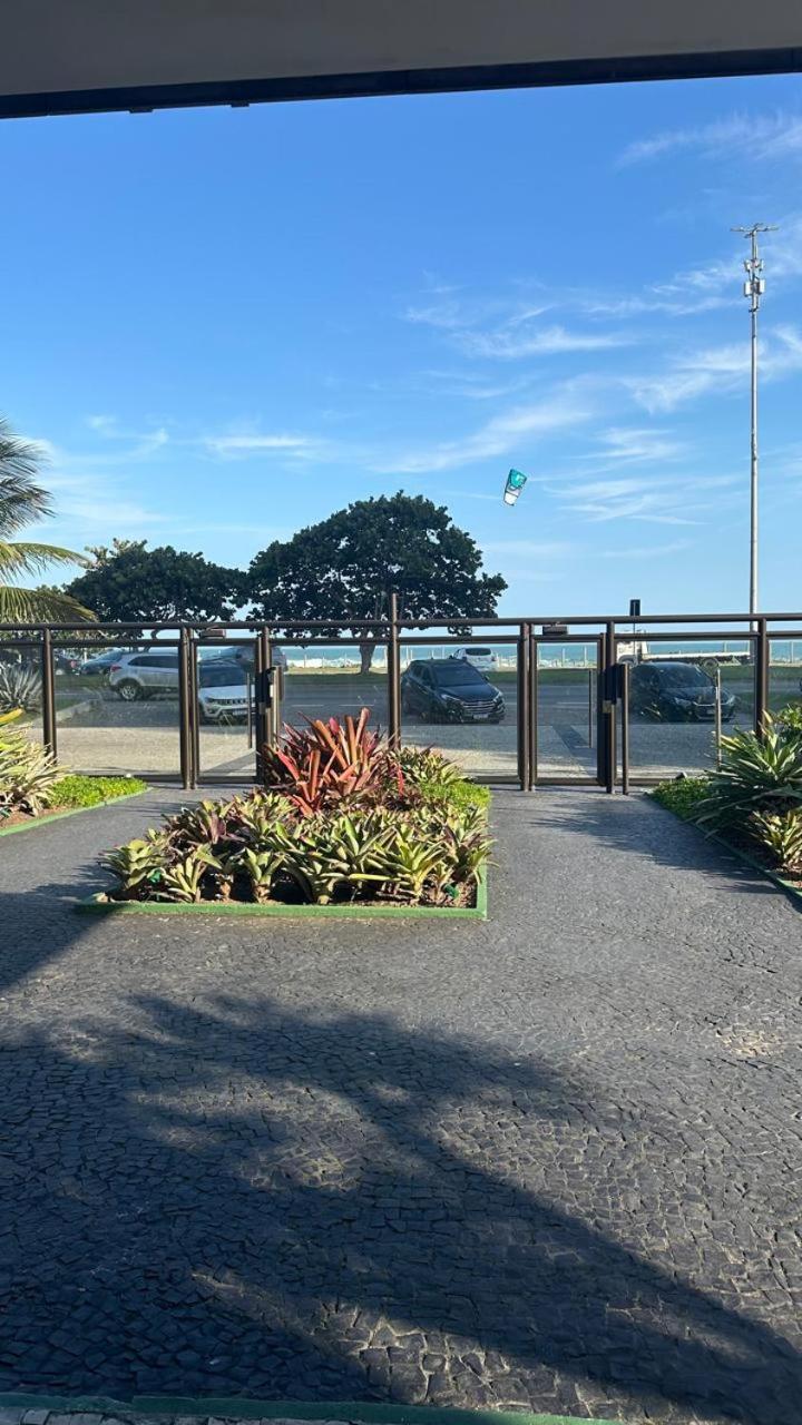 Lindo Apto No Melhor Lugar Da Barra Da Tijuca! Com Uma Vista De Tirar O Folego, Frente Para O Mar! Totalmente Equipado E Decorado Ao Lado Dos Melhores Hoteis E Quiosques Da Barra! Portaria 24H, Piscina, Sauna, Jacuzzi, Academia, Garagem, Wi-Fi, Lavan Rio de Janeiro Bagian luar foto